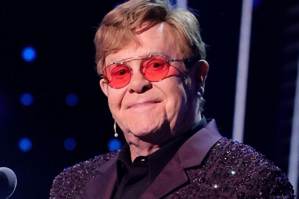 Elton John: «Είμαι τυφλός από το δεξί μάτι λόγω μόλυνσης»