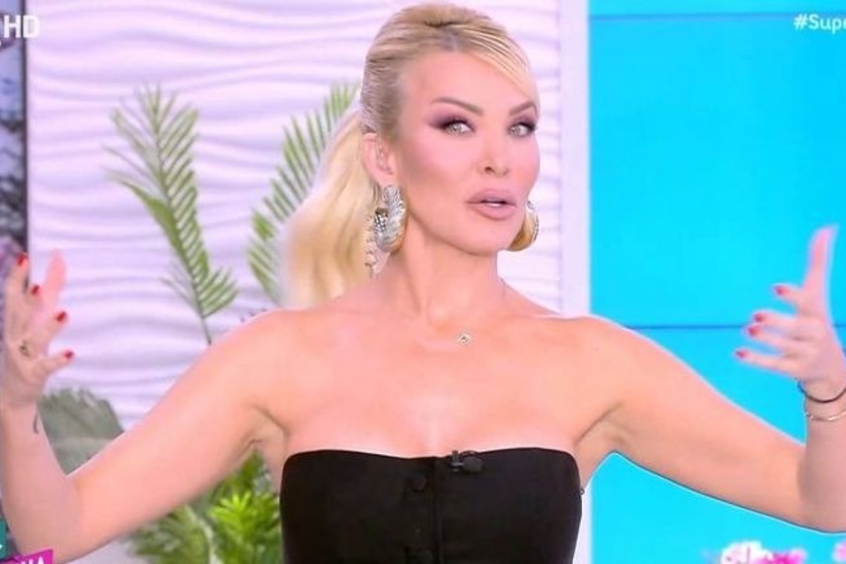 Καινούργιου: Βρήκε τρακαρισμένο το αυτοκίνητό της ‑ Η αντίδρασή της