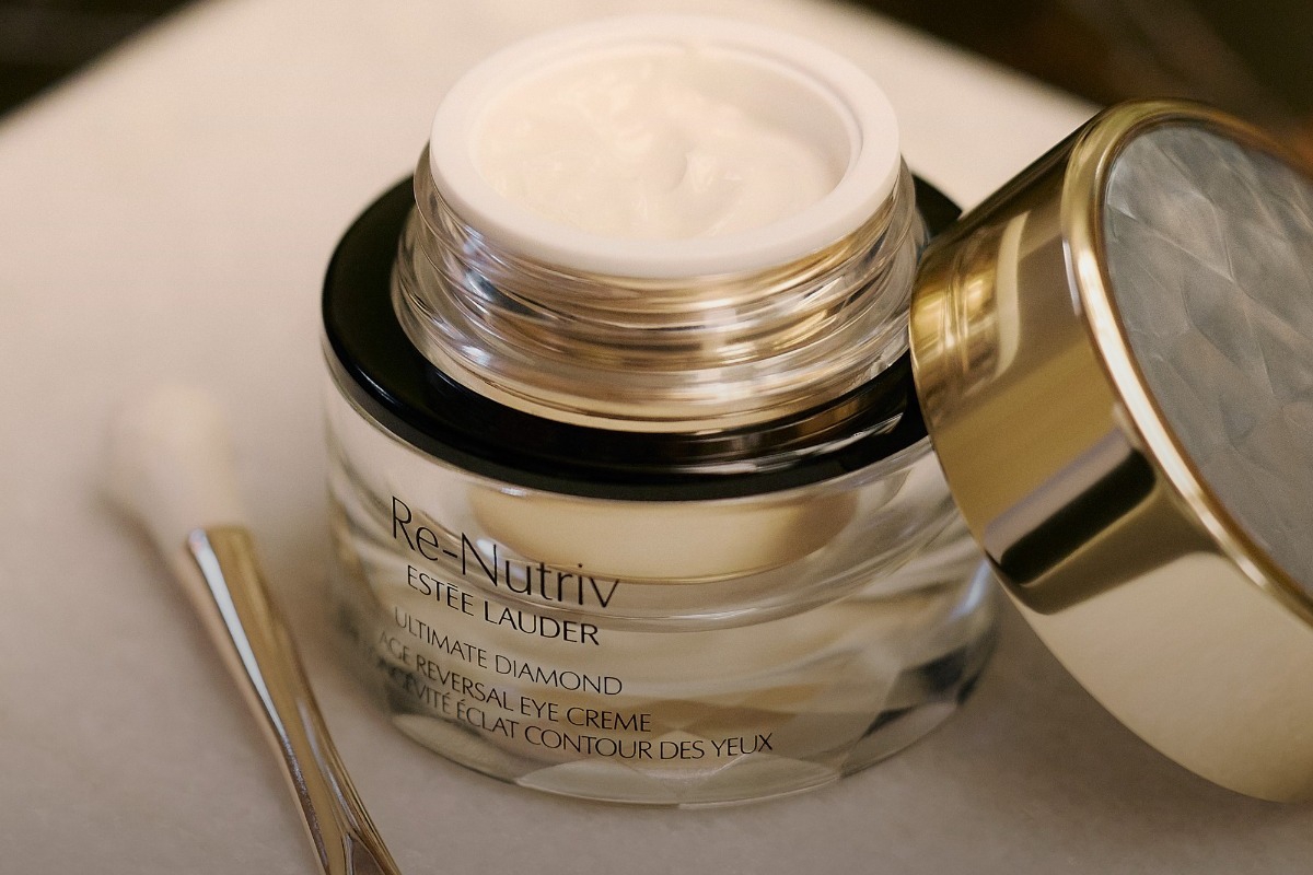 Η Estée Lauder παρουσιάζει την Re‑Nutriv Ultimate Diamond age reversal eye creme