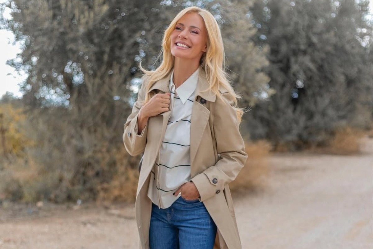 Η Ζέτα Μακρυπούλια σε μια φωτεινή μονοχρωμία με απόλυτη φινέτσα