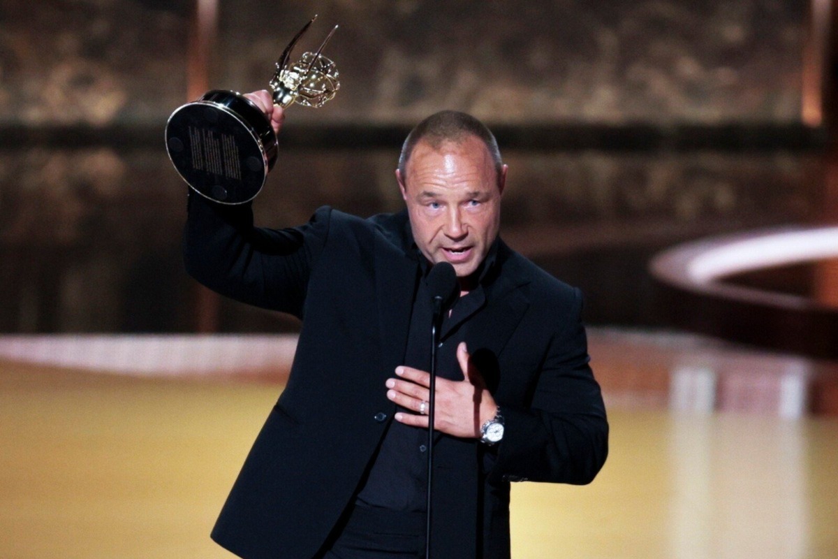 Stephen Graham: Η δυναμική ομιλία του στα Emmy 2025 ‑ «Τέτοια πράγματα δεν συμβαίνουν σε ένα παιδί σαν εμένα»