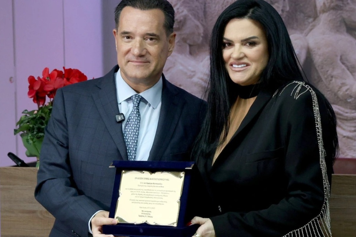 Εγκαινιάστηκε νέο ρομποτικό μηχάνημα στο Αγία Όλγα με δωρεά της Δήμητρας Κατσαφάδου