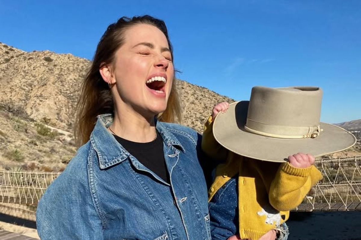 Amber Heard: Γέννησε δίδυμα, δε λέει ποιος είναι ο πατέρας και το ίντερνετ παραληρεί – Όλο το spicy love story της