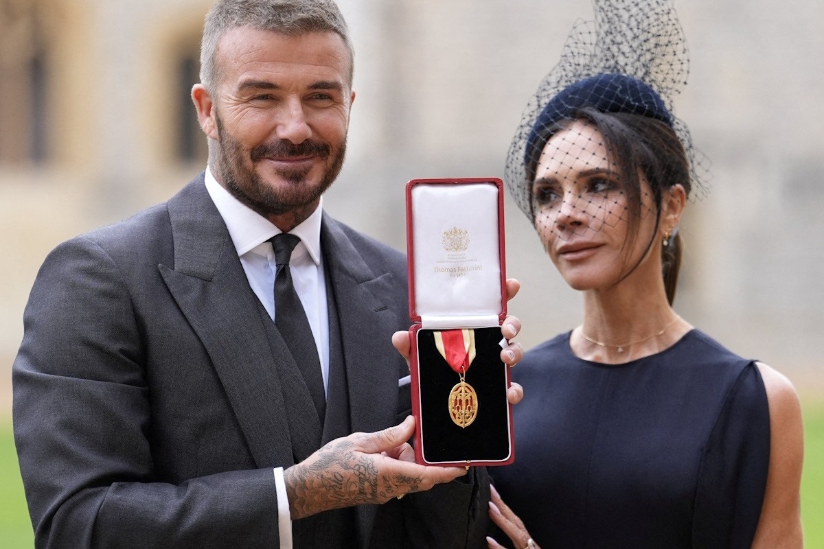 Ο Ντέιβιντ Μπέκαμ έλαβε τον τίτλο του ιππότη από τον Βασιλιά Κάρολο