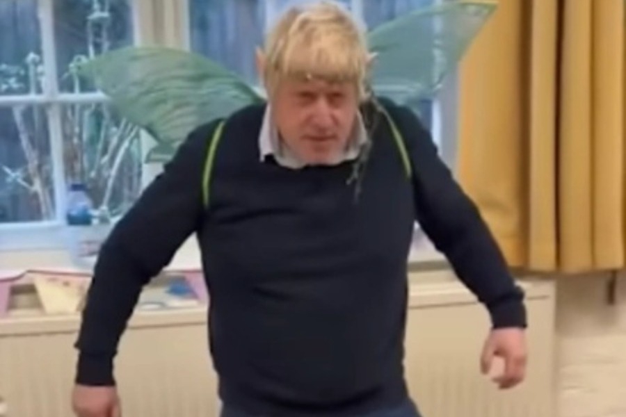 Μπόρις Τζόνσον: Φόρεσε φτερά και ντύθηκε ξωτικό στα γενέθλια της κόρης του