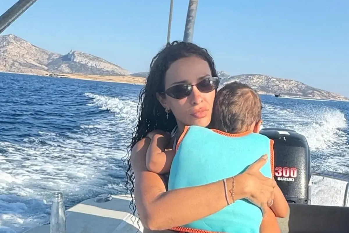 Ελένη Φουρέιρα: Απαθανατίζει τον γιο της να παίζει με τον νονό του – Ξεκαρδίστηκε στα γέλια ο μικρός