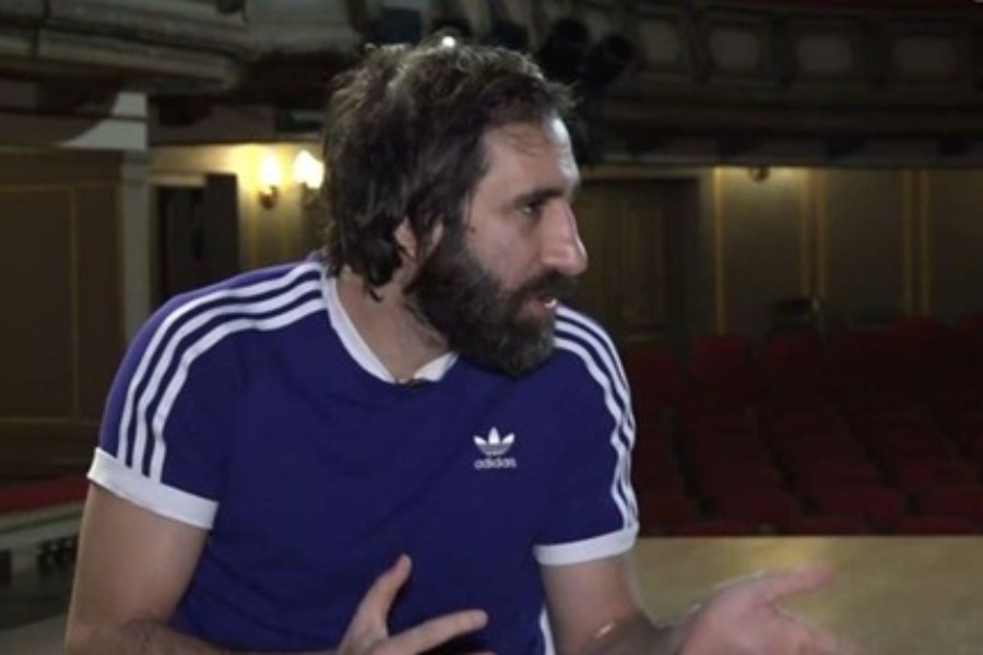 Χάρης Φραγκούλης: «Δεν έχω ίντερνετ στο σπίτι και ζω καλύτερα έτσι»