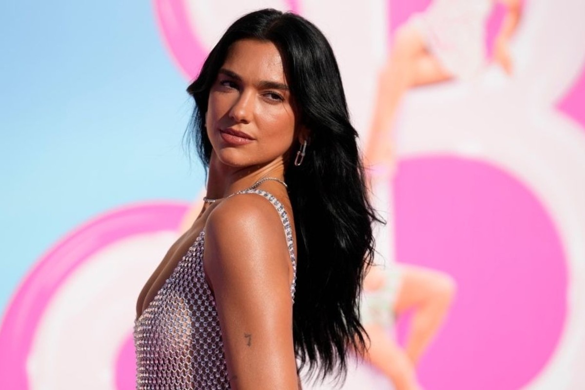 Dua Lipa: Πόζαρε με μικροσκοπικό μαγιό στη Βραζιλία ‑ «Η πιο όμορφη γυναίκα στον κόσμο»