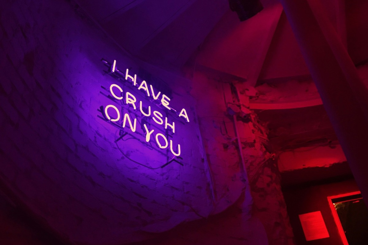 Τα 2 ζώδια που σε κάνουν να κολλάς από το πρώτο λεπτό ‑ πριν καν καταλάβεις τι έγινε