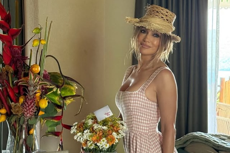 Η Jennifer Lopez είναι αγνώριστη με τα πιο ξανθά μαλλιά που έχει κάνει ποτέ