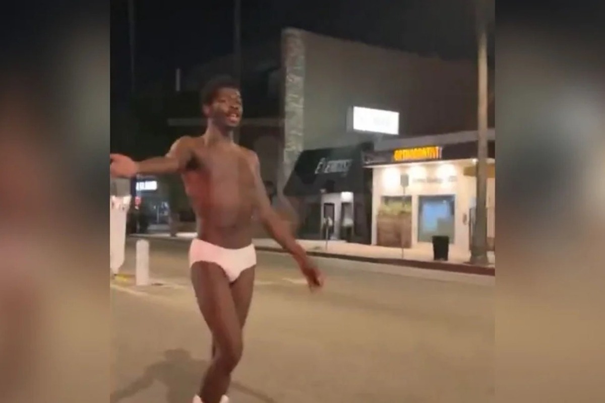 Στο ψυχιατρείο ο Lil Nas X – Κυκλοφορούσε με το εσώρουχο στους δρόμους του Λος Αντζελες: «Δώσε μου το κινητό σου»