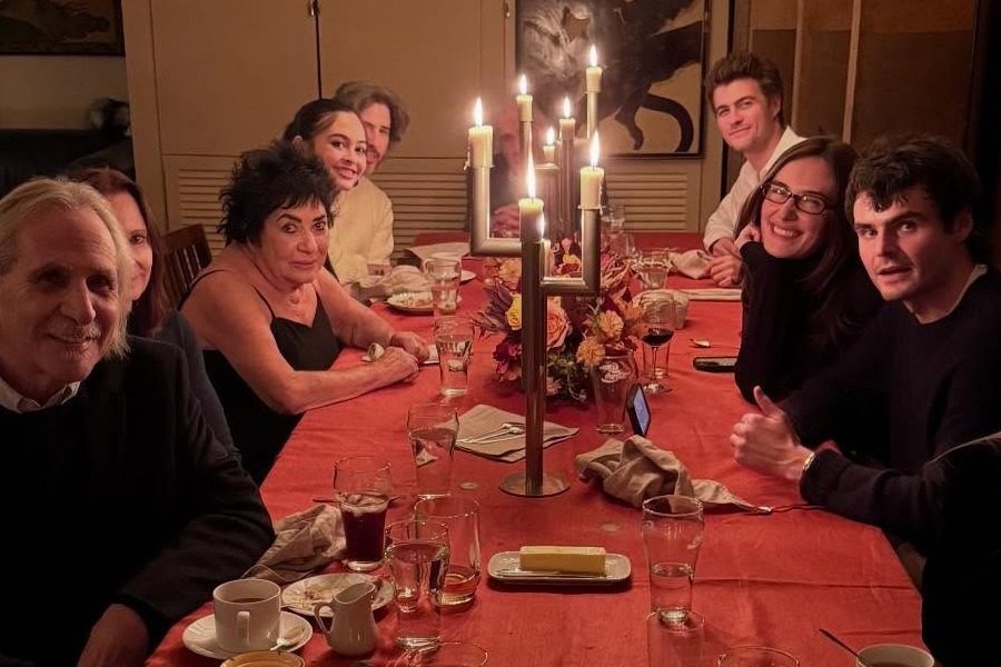 Ο Τζακ Νίκολσον αγκαλιά με τα δύο παιδιά του – Η σπάνια εμφάνιση του 88χρονου ηθοποιού