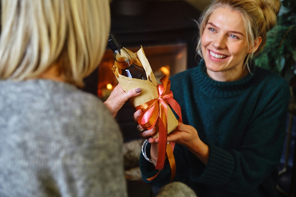 Τι δώρο να πάρεις σε κάθε ζώδιο φέτος τα Χριστούγεννα – Δες τον απόλυτο astro‑guide!