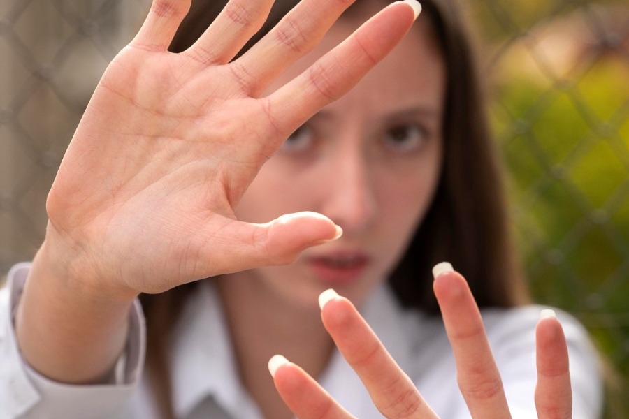 ΠΟΥ: Σχεδόν μία στις τρεις γυναίκες έχει βιώσει ενδοοικογενειακή ή σeξουαλική βία