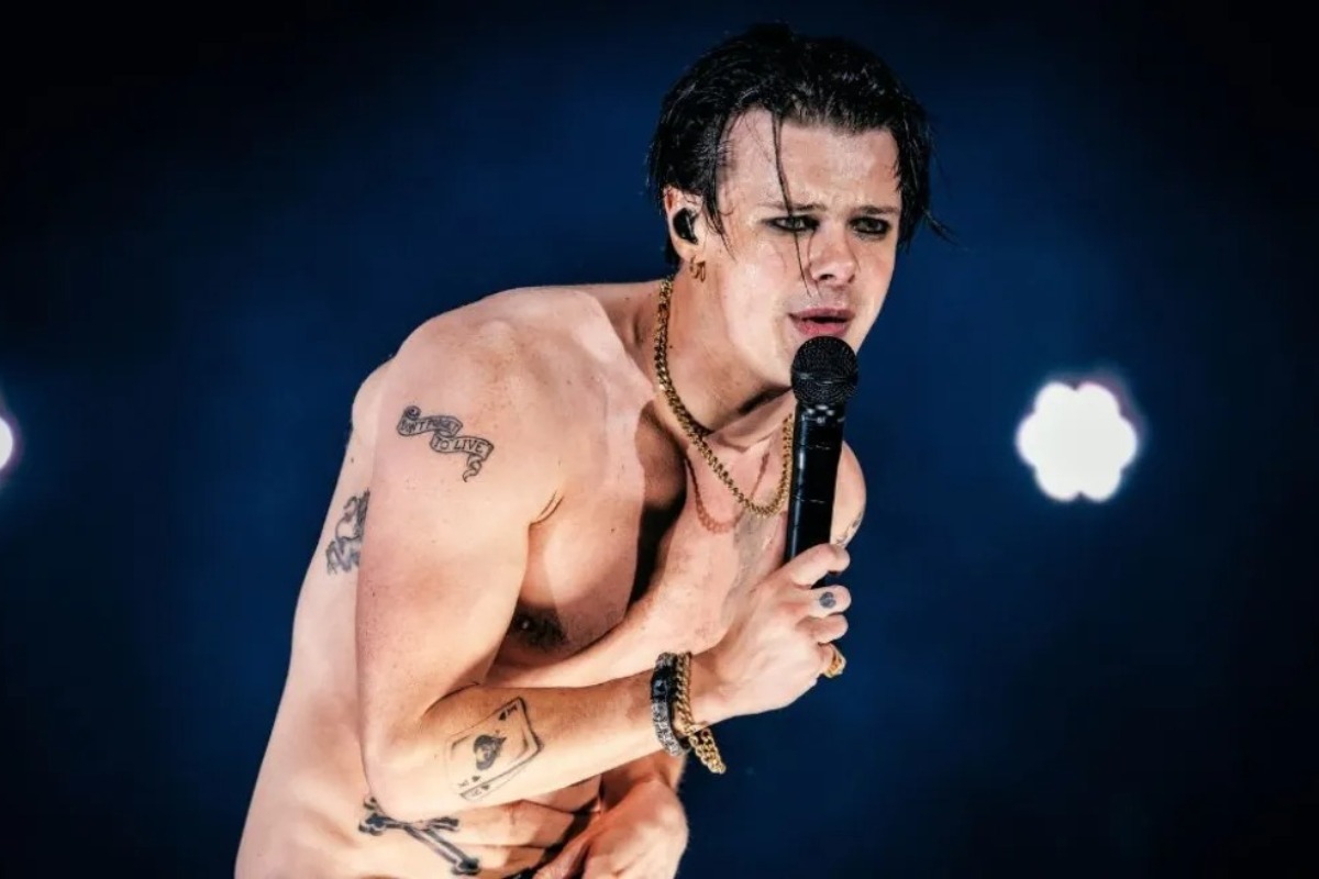 O Yungblud σταματά την περιοδεία του λόγω προβλημάτων υγείας: «Αυτή τη φορά πρέπει να το πάρω στα σοβαρά»