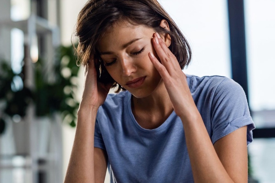 Πότε σου χτυπάει καμπανάκι ο θυρεοειδής; Τα σημάδια που δεν πρέπει να αγνοήσεις