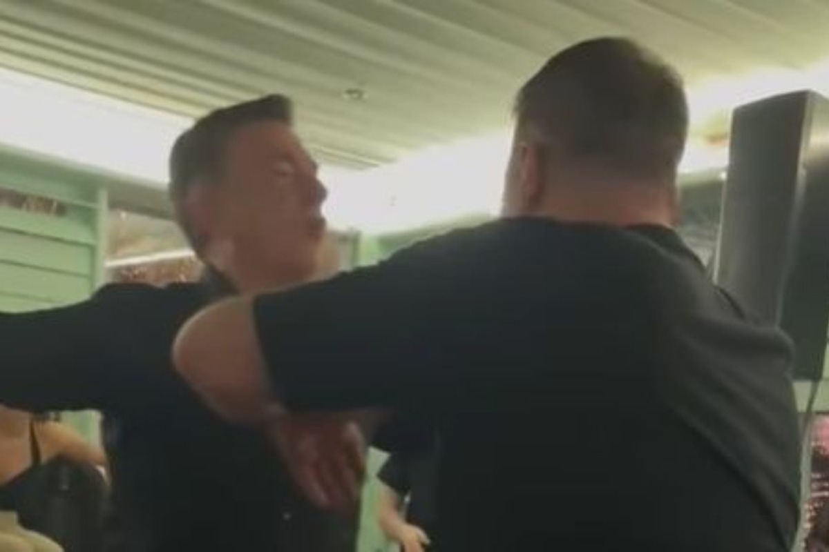 Το βαρύ ζεϊμπέκικο του Βασίλη Μπισμπίκη με πρώην βουλευτή του ΣΥΡΙΖΑ υπό το βλέμμα της Βανδή