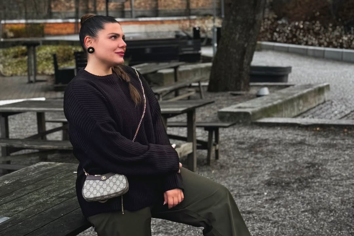 Η Δανάη Μπάρκα απέδειξε ότι το loose fit μπορεί να δείχνει απίστευτα stylish