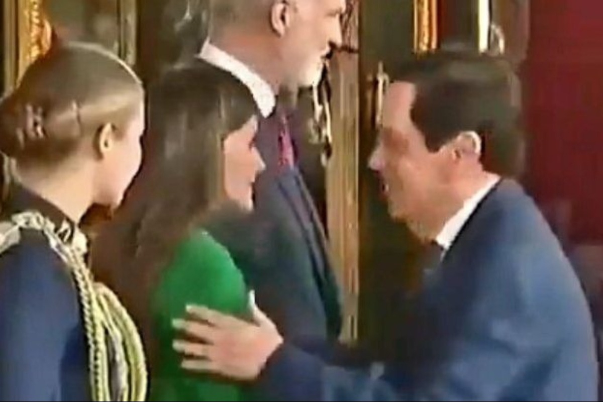 Βασίλισσα Λετίθια: Πρέσβης της Δομινικανής Δημοκρατίας παραβίασε το πρωτόκολλο προσπαθώντας να τη φιλήσει