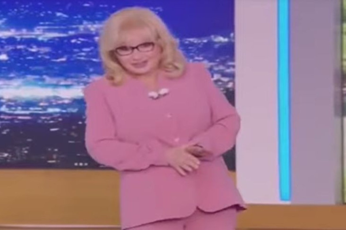 Απείλησαν τη Νικολούλη στον αέρα της εκπομπής ‑ Η viral απάντηση: «Και είναι και κόκκινη, άντε γεια»