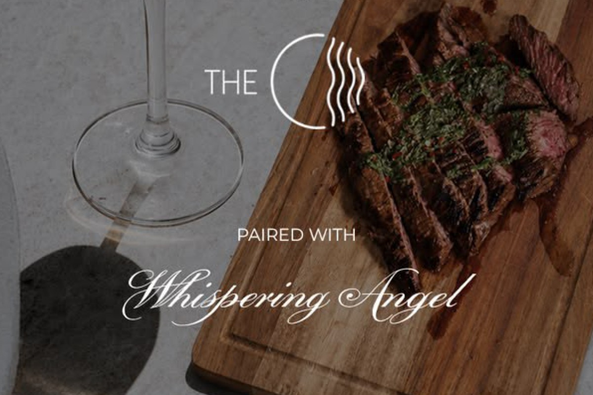 BBQ Fridays στο The C Beach της Βούλας: Barbecue δίπλα στη θάλασσα με Whispering Angel Rosé