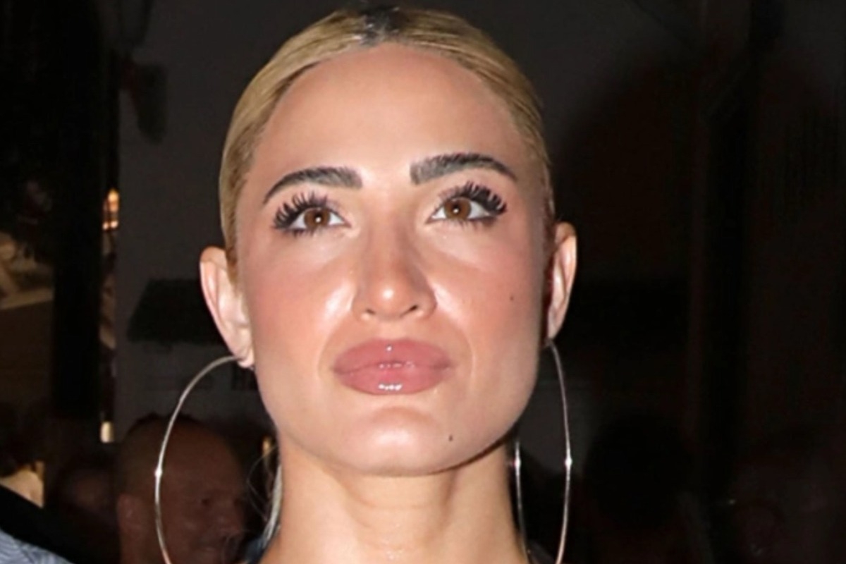 Απάντηση ‑ κόλαφος της Τούνη σε αρνητικό σχόλιο ‑ «Σας τα δείχνω όλα, αξίζει... »