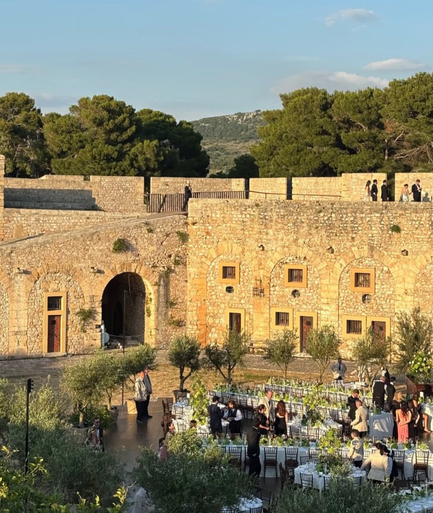 Η Αμαλία Κωστοπούλου δημοσίευσε φωτογραφίες από τον γάμο της με τον Τζέικ Μέντγουελ