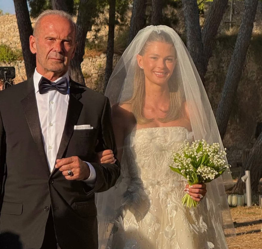 Η Αμαλία Κωστοπούλου δημοσίευσε φωτογραφίες από τον γάμο της με τον Τζέικ Μέντγουελ