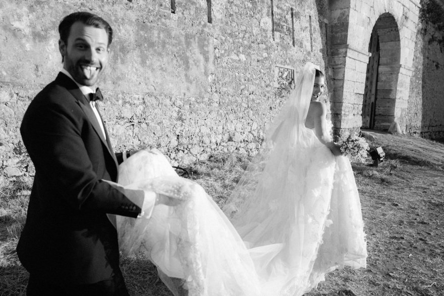 Η Αμαλία Κωστοπούλου δημοσίευσε φωτογραφίες από τον γάμο της με τον Τζέικ Μέντγουελ
