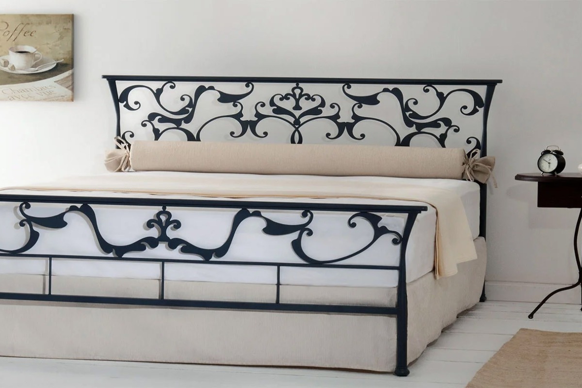Το deco trend που επιστρέφει: μεταλλικά κρεβάτια με χαρακτήρα