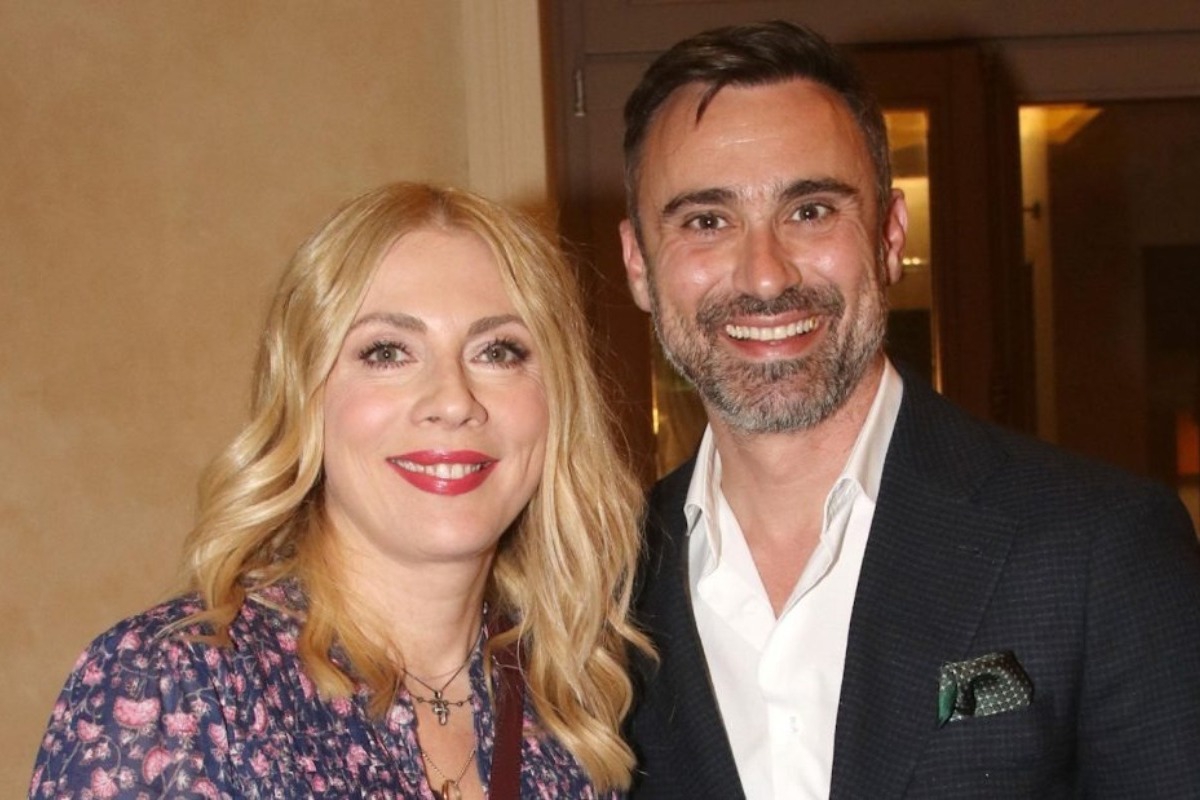 Σμαράγδα Καρύδη και Γιώργος Καπουτζίδης εγκλωβίστηκαν στη Σρι Λάνκα ‑ Επέστρεψαν με πτήση επαναπατρισμού των Ελλήνων