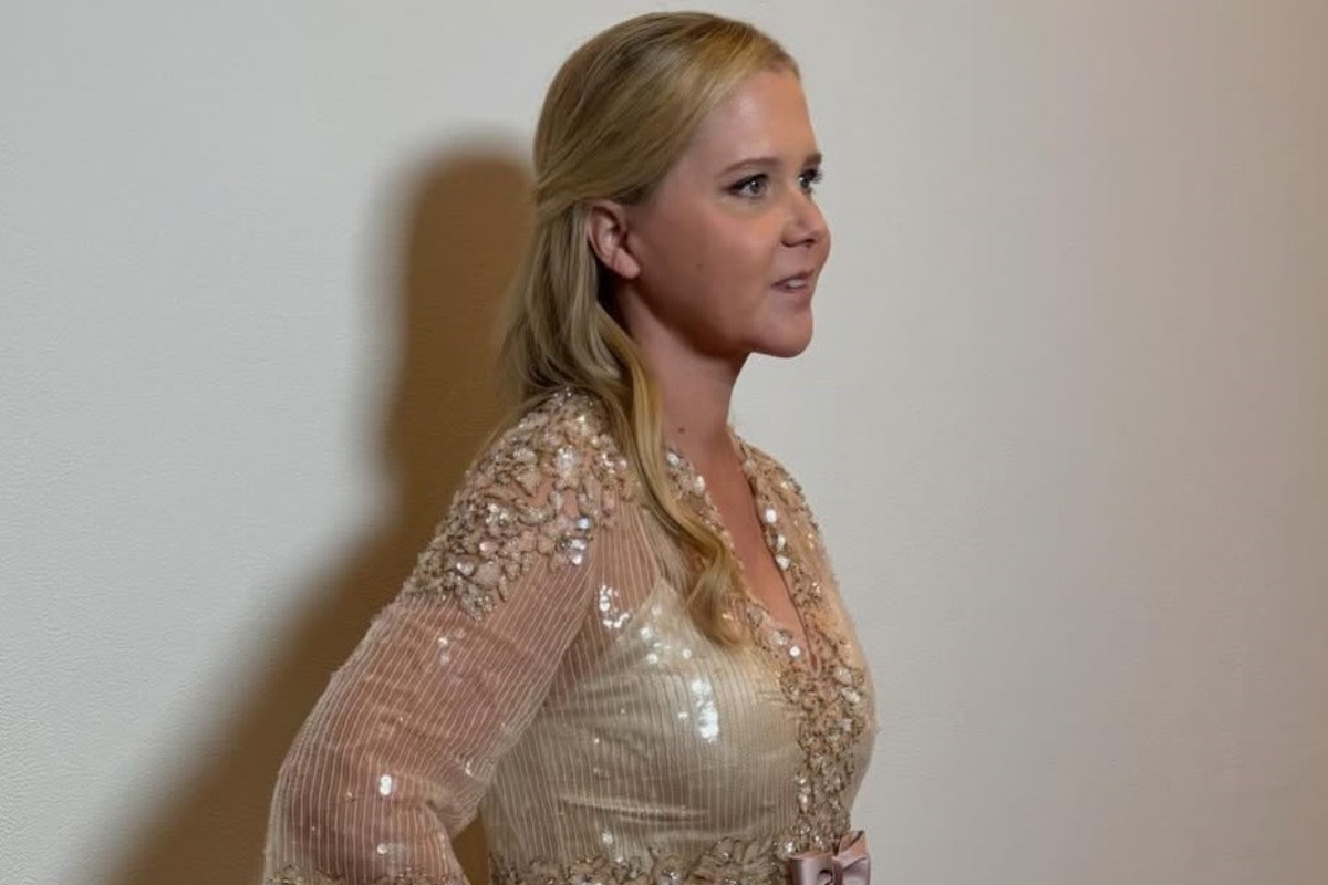 Έιμι Σούμερ: Η σέλφι με μαγιό και το μήνυμα σε όσους την κατακρίνουν μετά την απώλεια κιλών