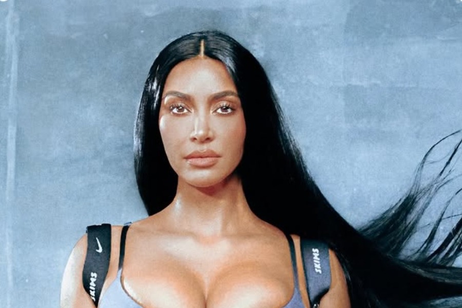 Hotter than ever η Kim Kardashian με μια πετσέτα στο μπούστο ‑ Το εξώφυλλο που άναψε φωτιές