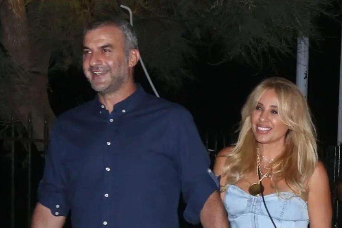 Γωγώ Μαστροκώστα – Τι είπε η 18χρονη κόρη της στους δημοσιογράφους έξω από τον Ευαγγελισμό