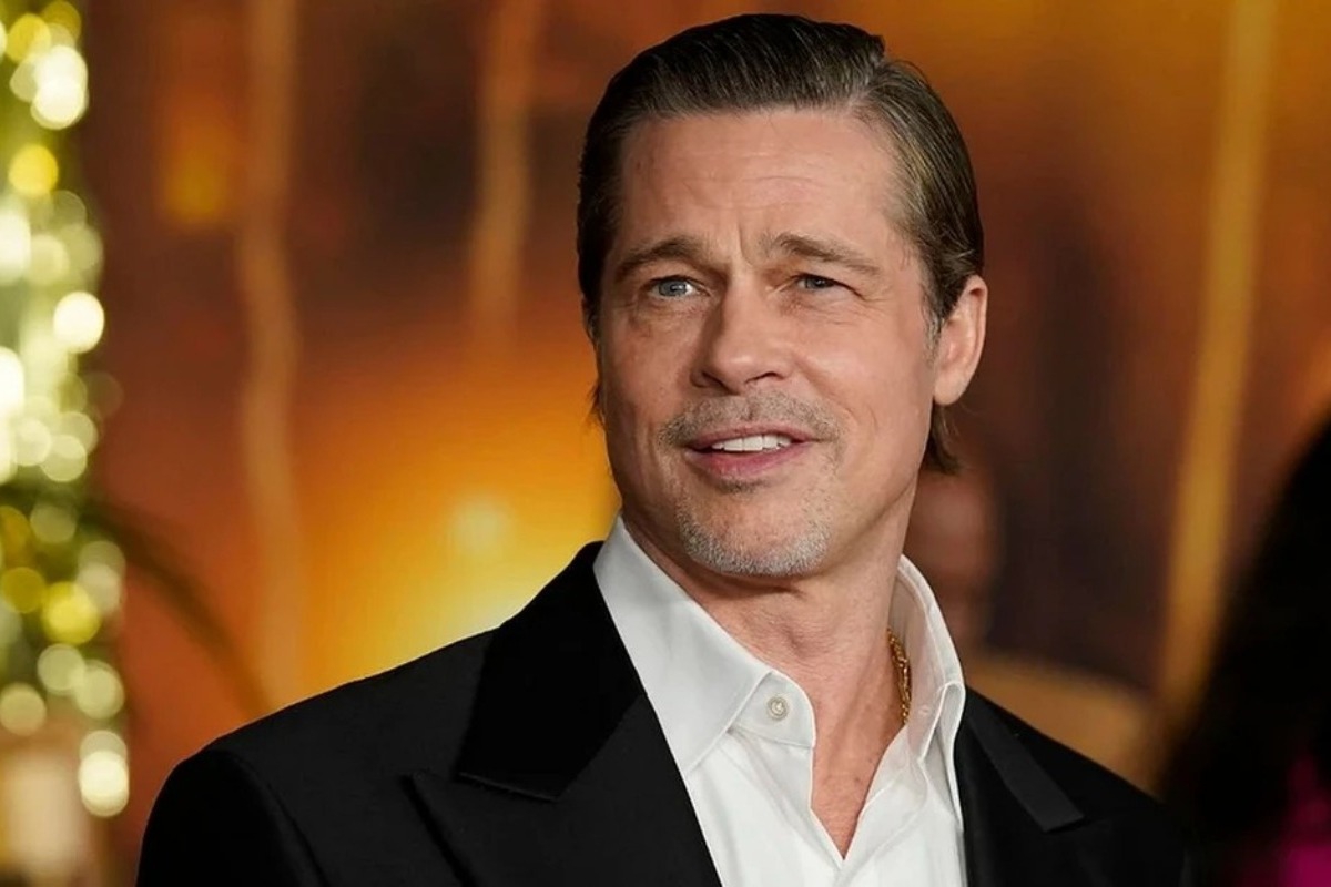 Μπραντ Πιτ: Γυρίζει ταινιά στην Ύδρα και στα διαλείμματα τρώει τα φημισμένα αμυγδαλωτά του νησιού