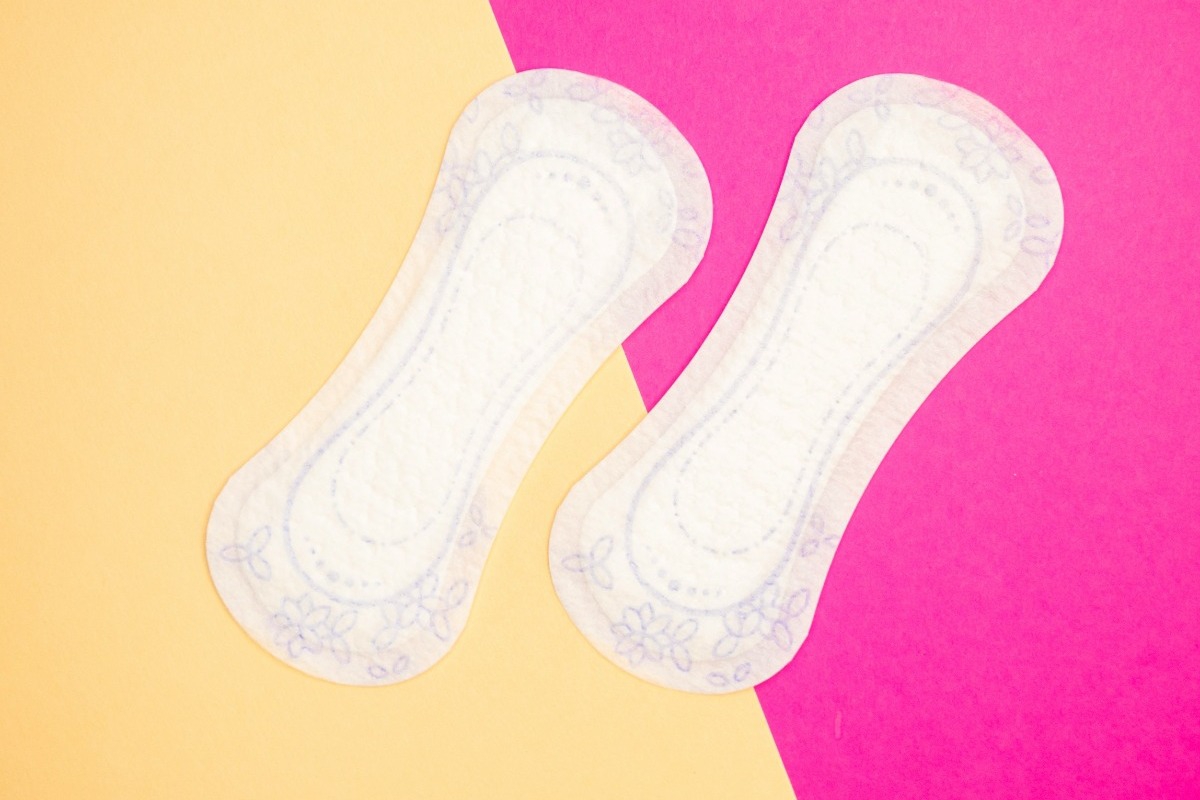 Δωρεάν προϊόντα περιόδου στα σχολεία – Το νέο πρόγραμμα που αλλάζει τα δεδομένα