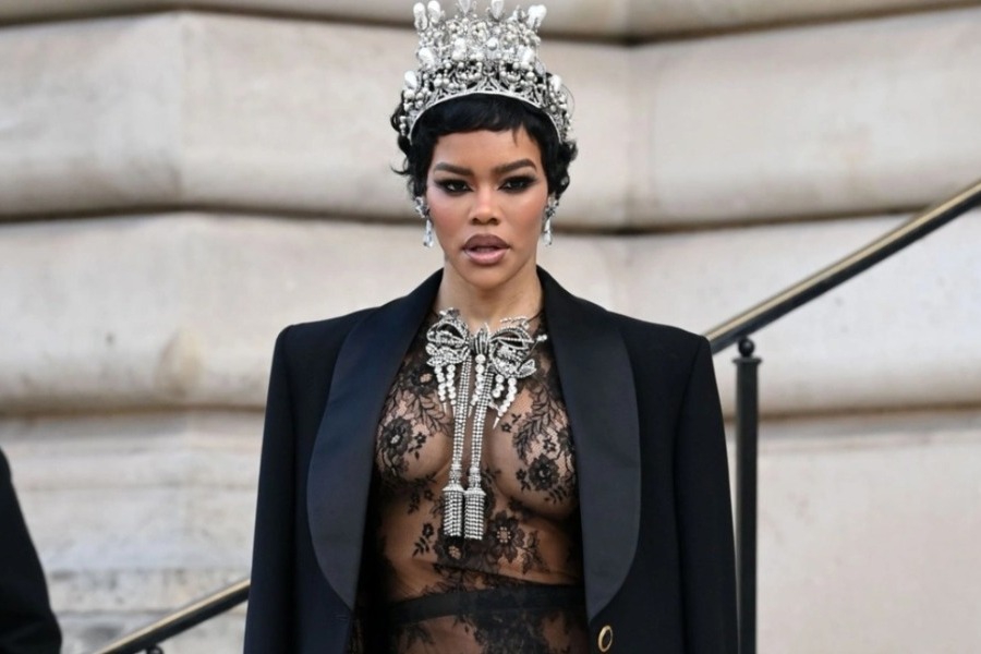 Η τολμηρή εμφάνιση της Τεγιάνα Τέιλορ στο Παρίσι