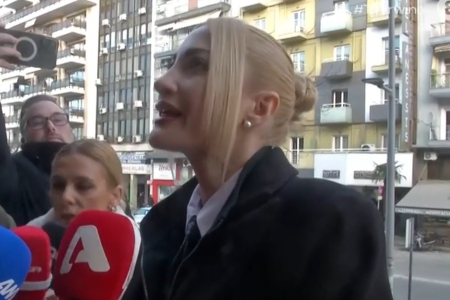 Ιωάννα Τούνη: Με δάκρυα στα μάτια έξω από το δικαστήριο – «Σφίγγεται κάθε φορά η καρδιά μου, είναι πολύ ψυχοφθόρο»