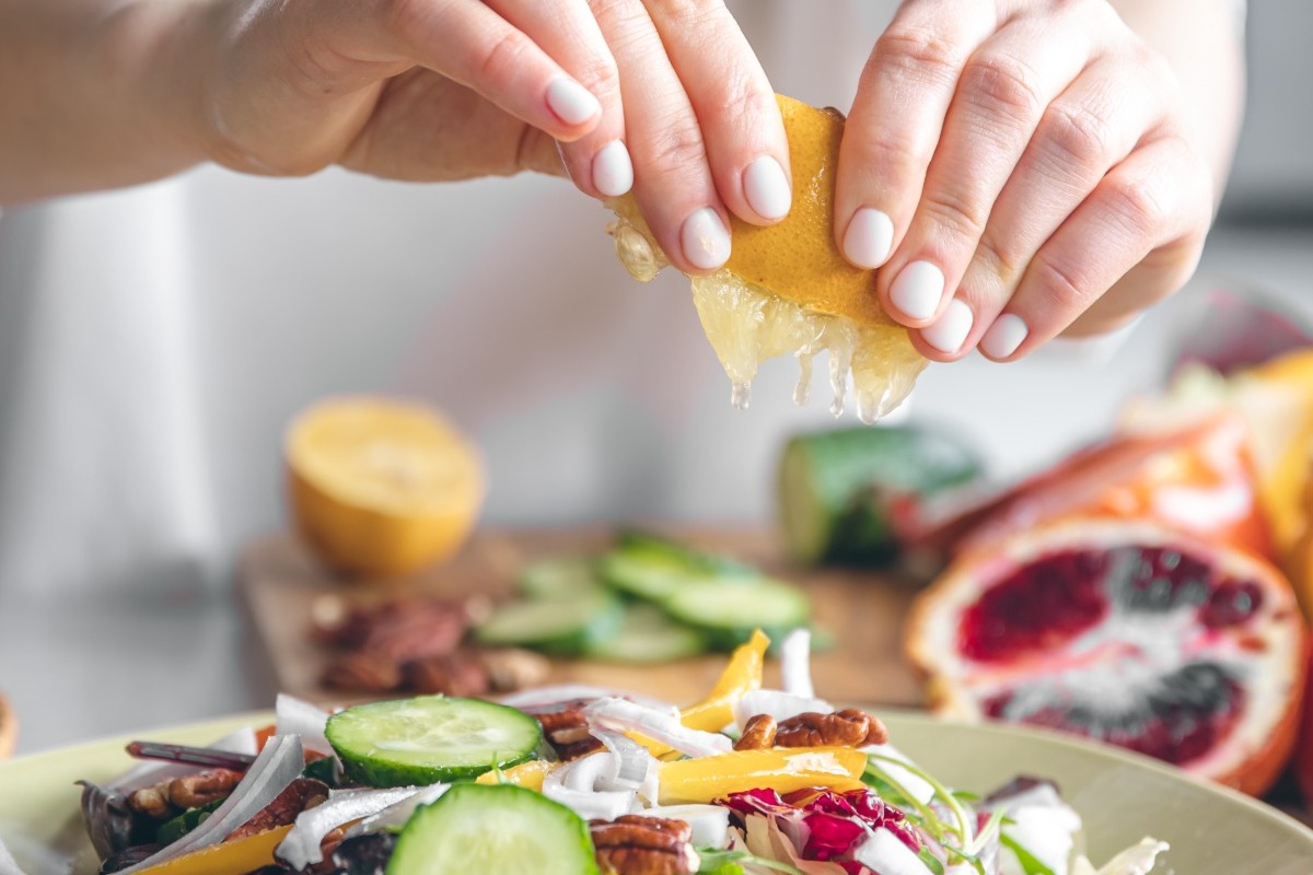 Θες να χάσεις την κοιλίτσα; Η διατροφή που γεμίζει το πιάτο και ρίχνει τη ζυγαριά