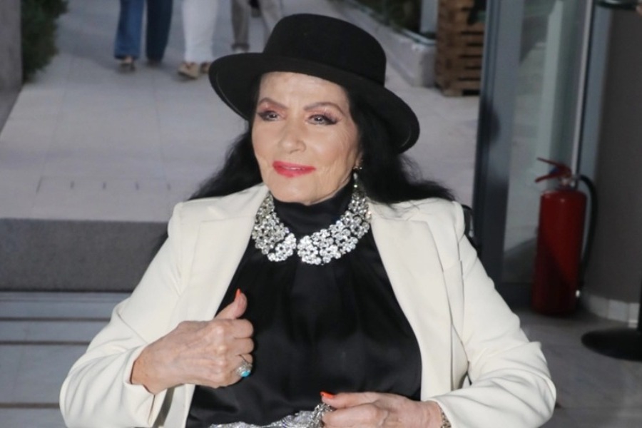 Ζωζώ Σαπουντζάκη: Είμαι καλά, μην πιστεύετε αυτά που διαβάζετε