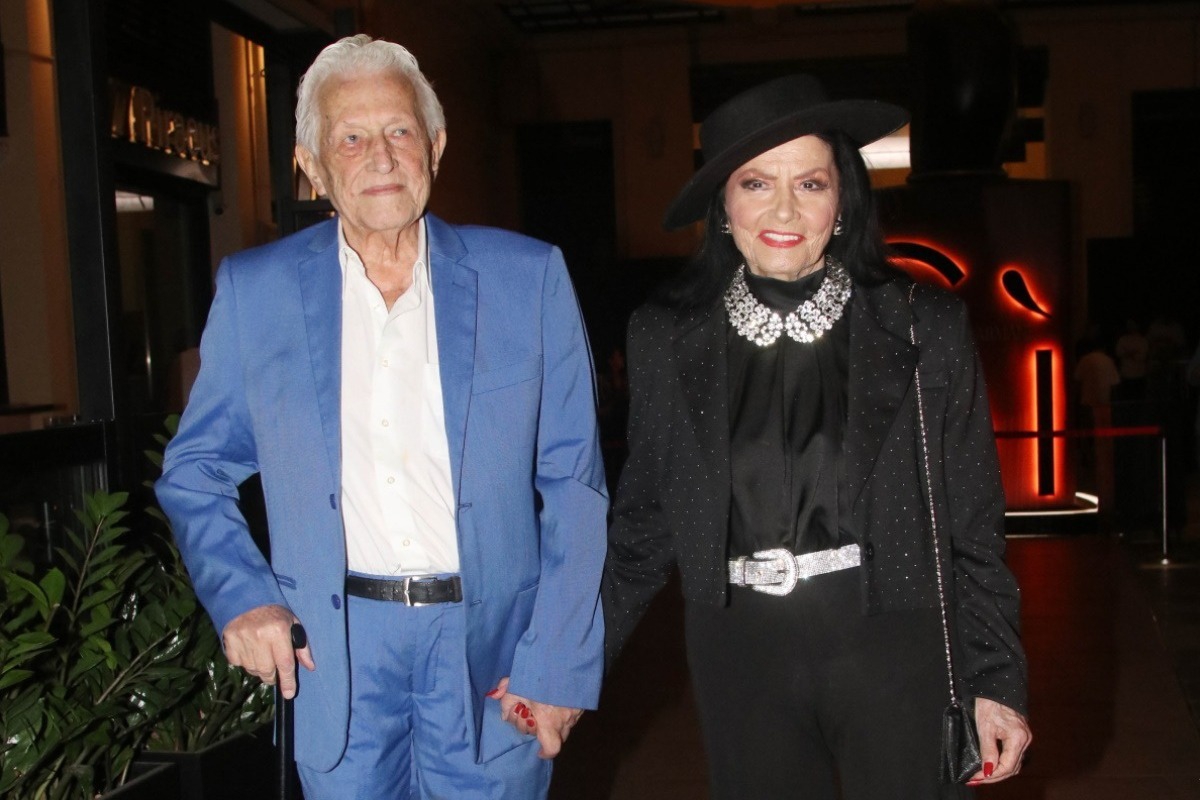 Ζωζώ Σαπουντζάκη: Παραμένει στο νοσοκομείο – «Ο σύντροφός της είναι κλινήρης, δεν μπορεί να την επισκεφτεί»