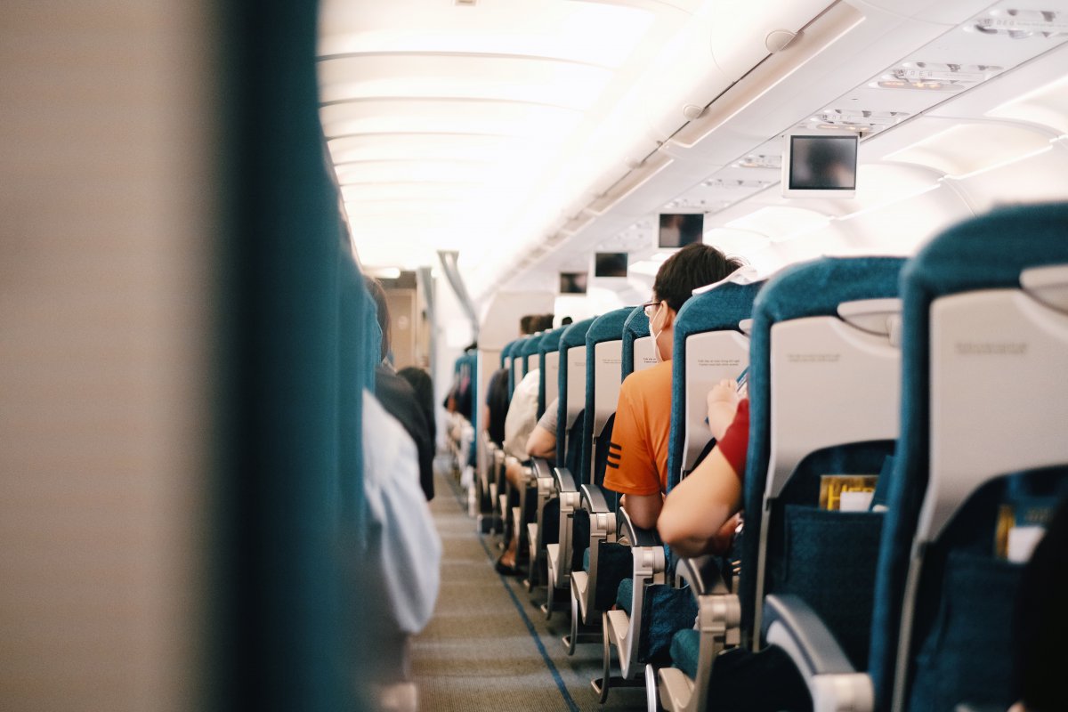 United Airlines καταργεί τα μεσαία καθίσματα που δεν θέλει κανένας