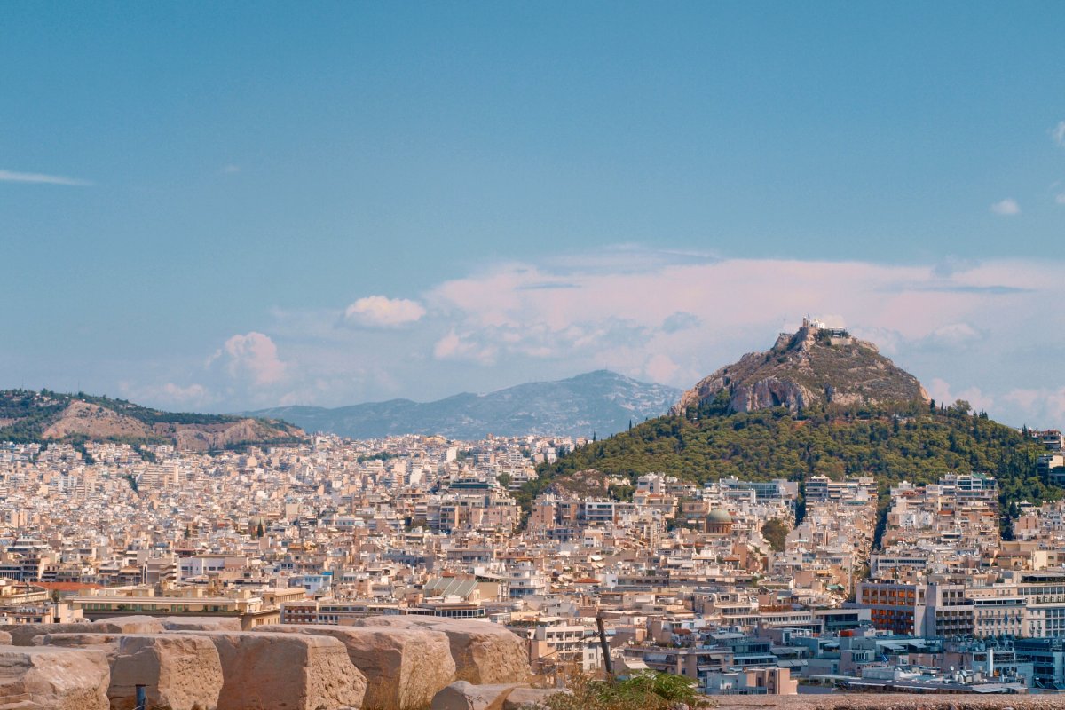 Οι πιο φιλόξενες πόλεις της Ευρώπης το φθινόπωρο: Ποια η θέση της Αθήνας